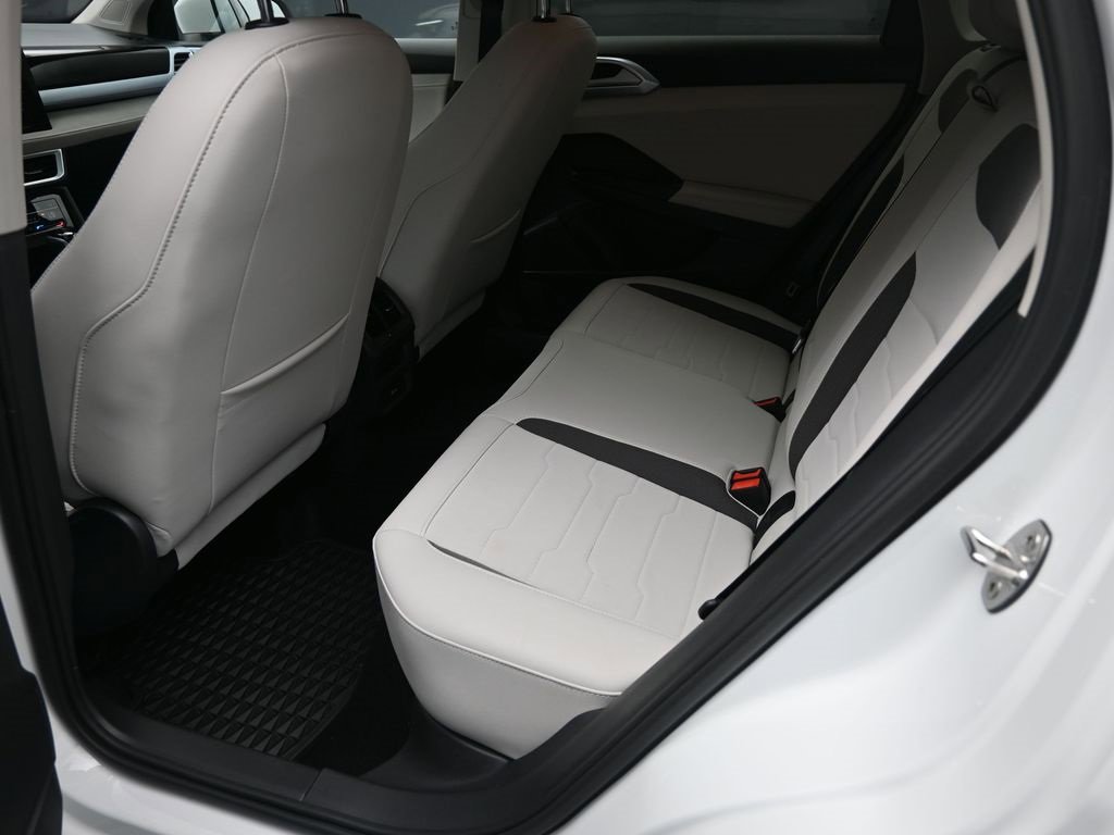 Used 2025 Volkswagen Taos SE image 22