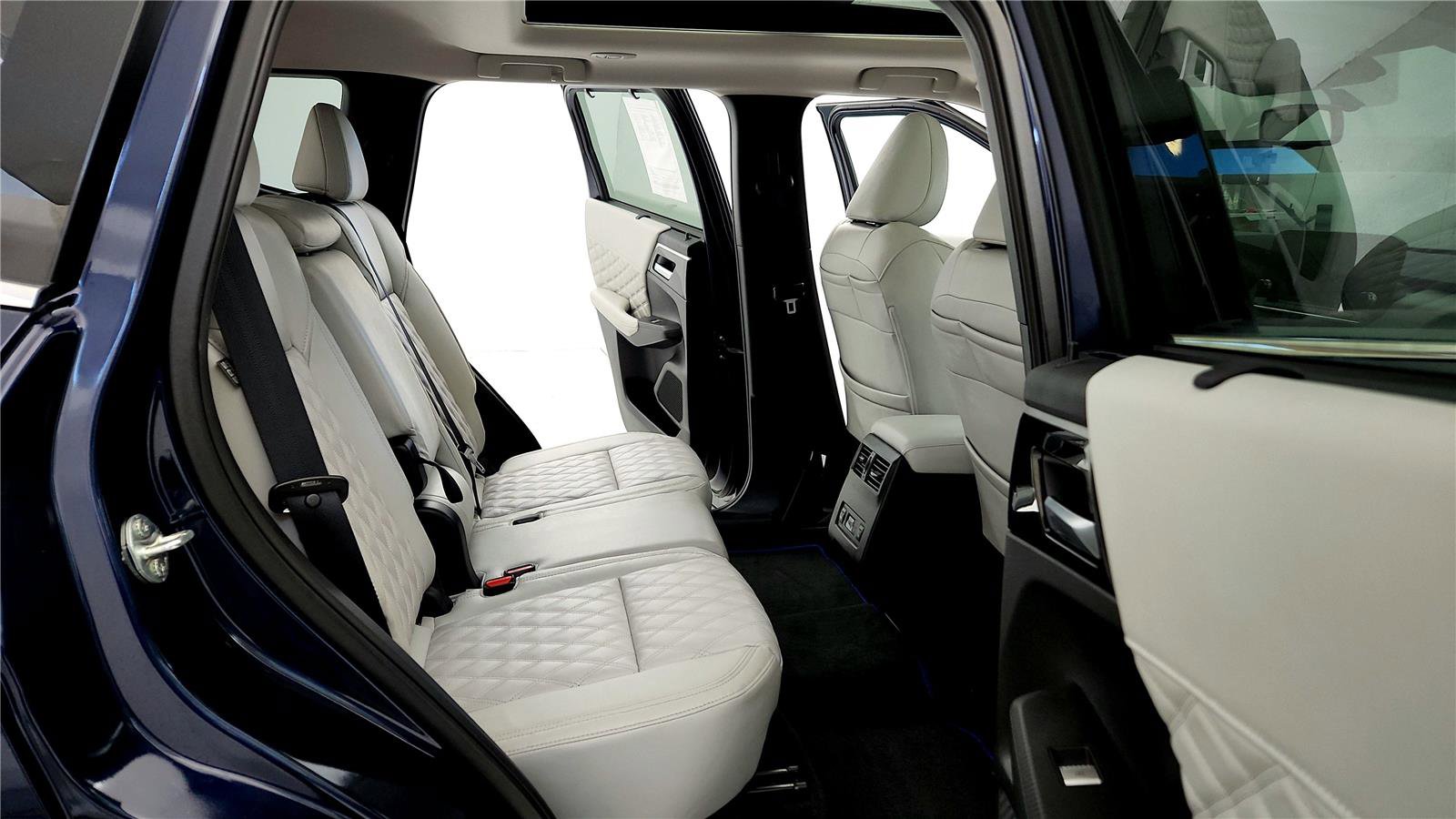 Used 2025 Mitsubishi Outlander SEL image 18