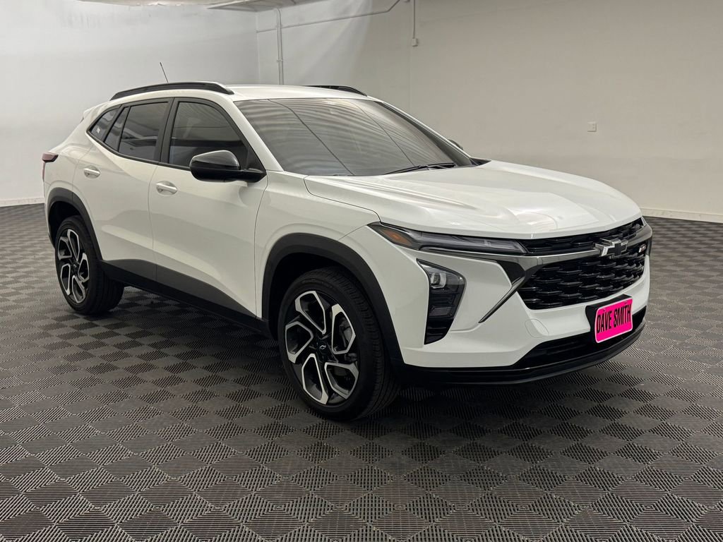 Used 2025 Chevrolet Trax RS w/ Driver Confidence Package image 7