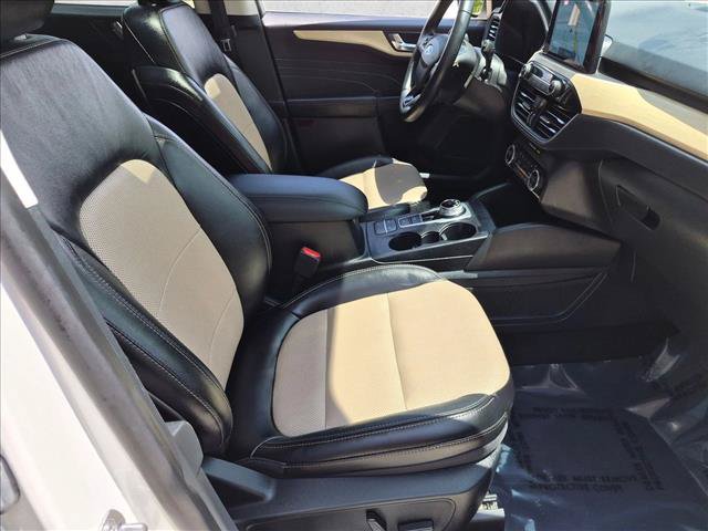 Used 2021 Ford Escape Titanium w/ Titanium Elite Package AWD/4WD image 21