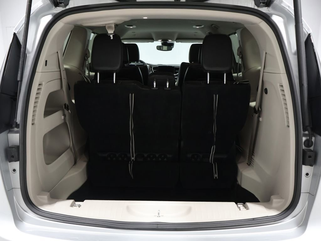 Used 2023 Chrysler Pacifica Touring-L image 20