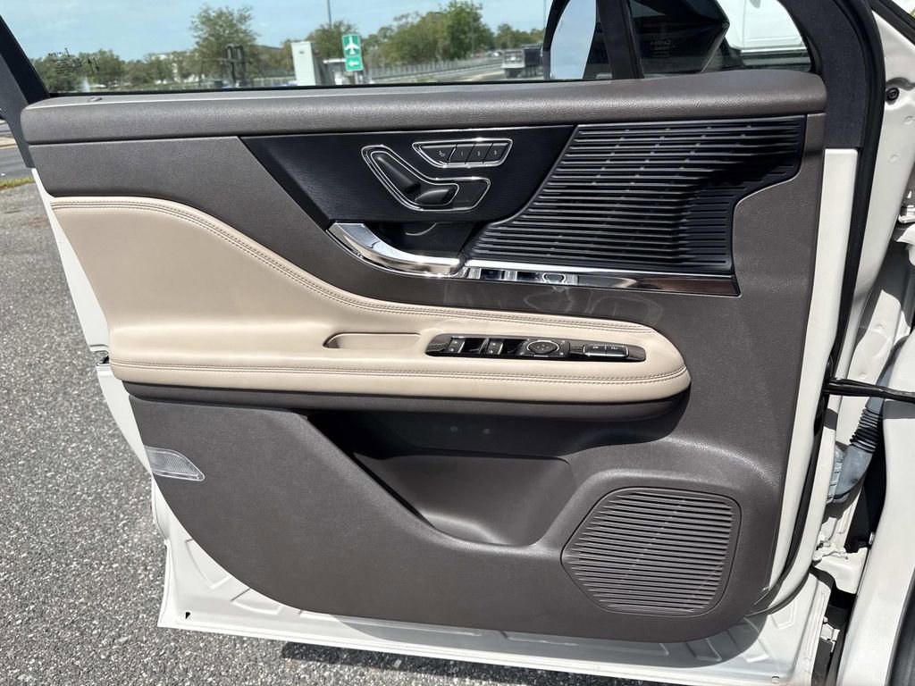 Used 2021 Lincoln Corsair FWD w/ Equipment Group 101A image 18