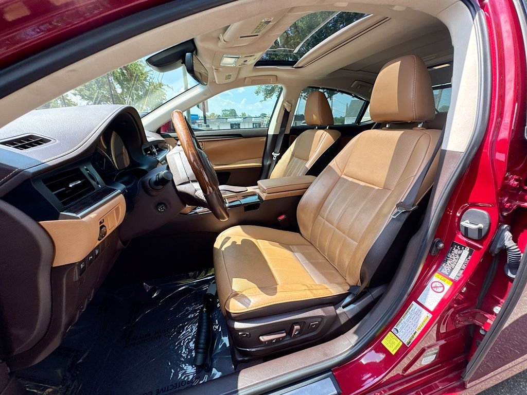 Used 2017 Lexus ES 350 w/ Ultra Luxury Package FWD image 19