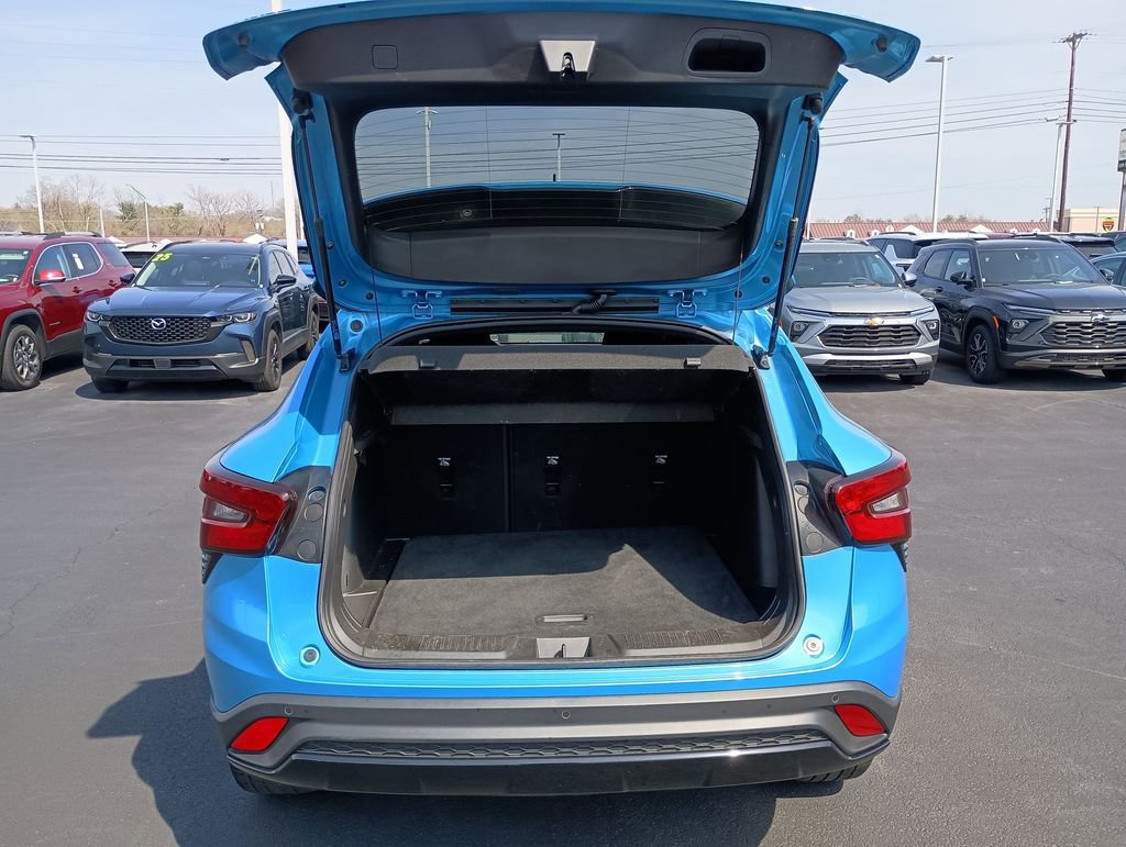 Used 2025 Chevrolet Trax RS w/ Sunroof Package FWD image 30