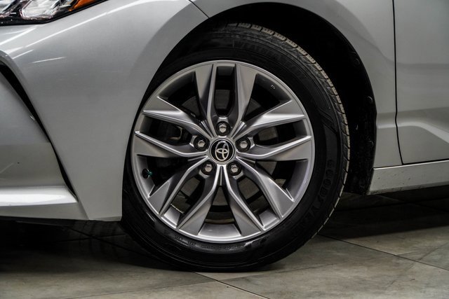 Used 2021 Toyota Avalon XLE w/ Moonroof Package image 3