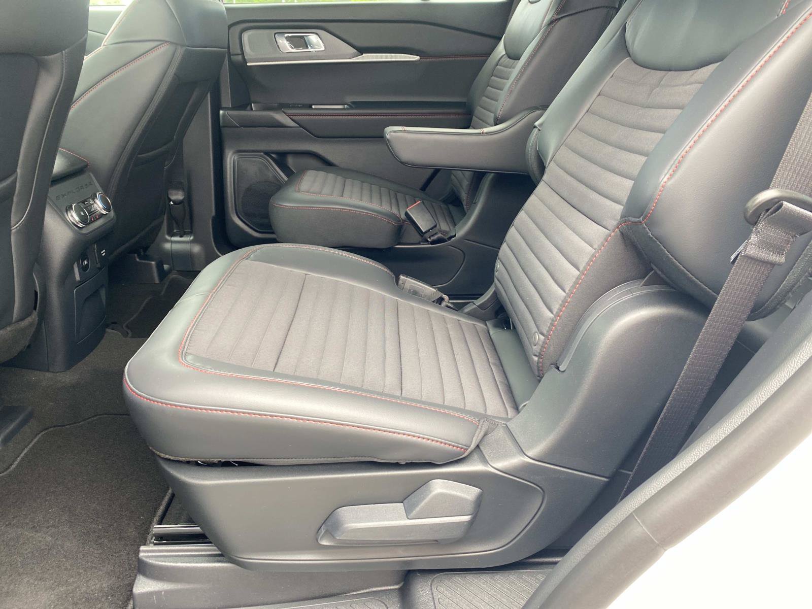 New 2026 Ford Explorer ST-Line w/ ST-Line Street Pack RWD image 11