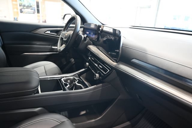 New 2026 Chevrolet Traverse LT w/ Driver Confidence Package FWD image 13