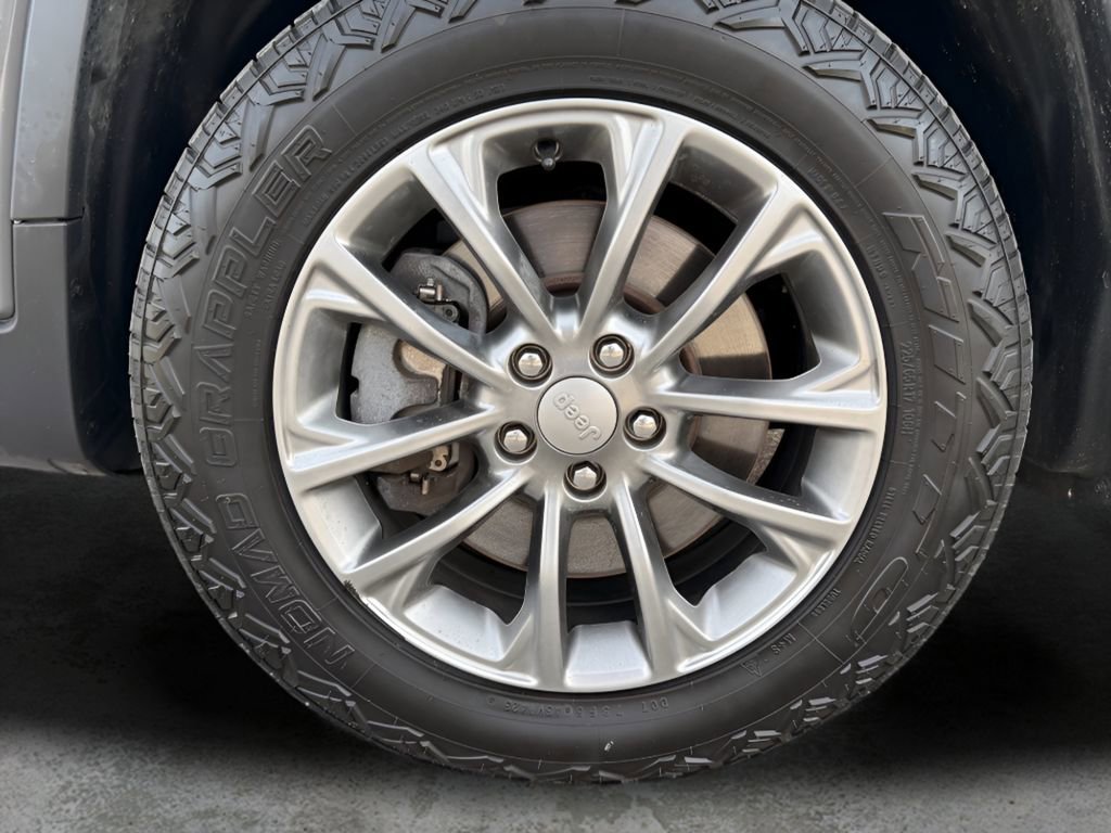 Used 2020 Jeep Cherokee Latitude Plus image 9