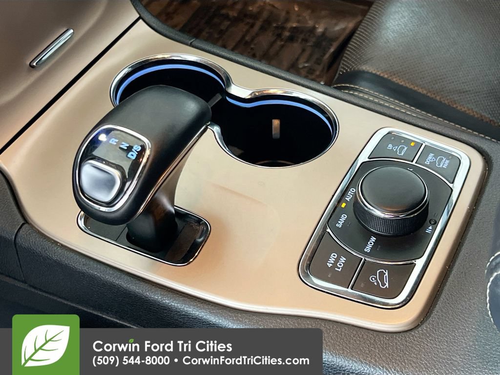 Used 2015 Jeep Grand Cherokee Overland AWD/4WD image 10