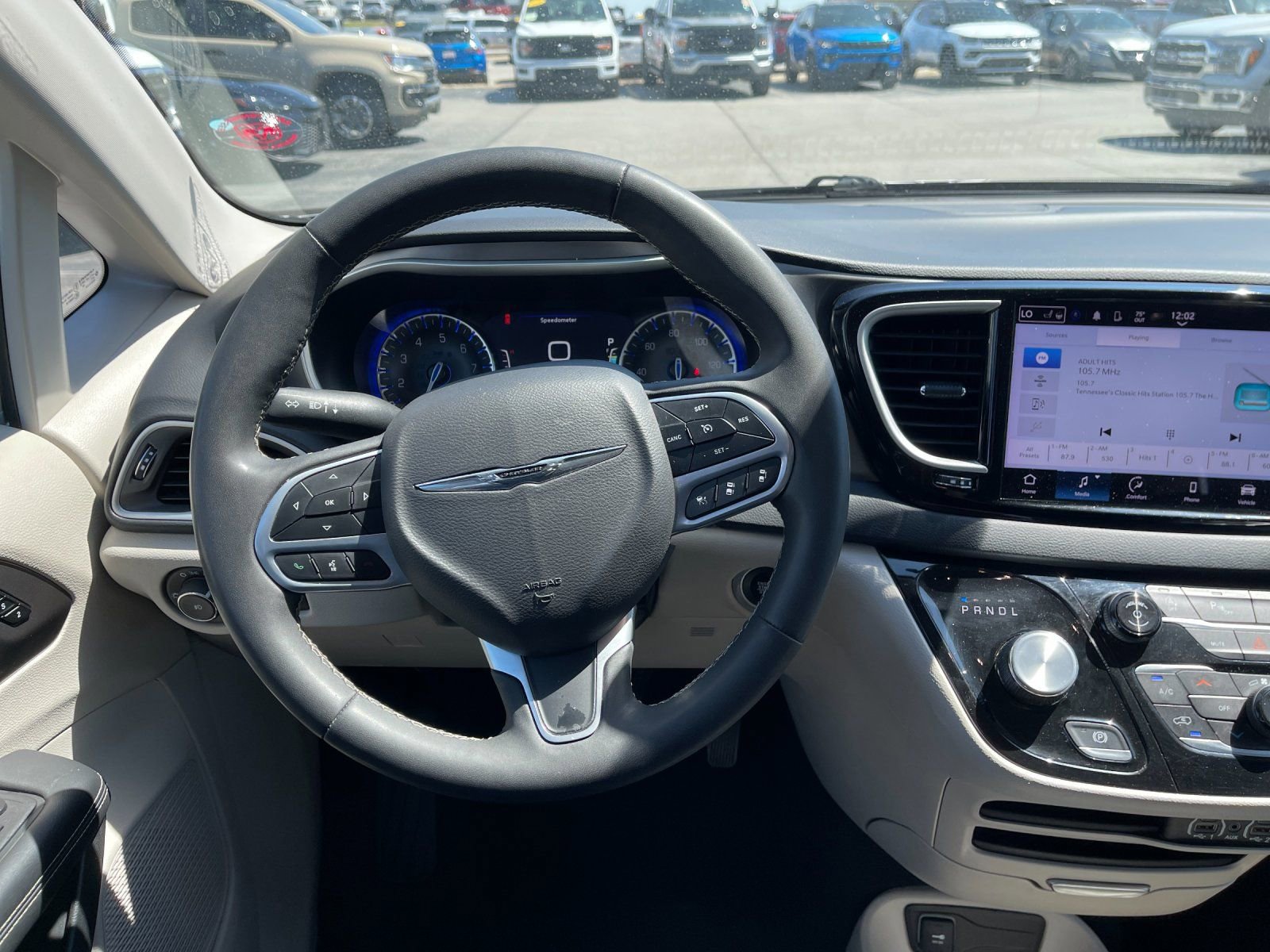 Used 2024 Chrysler Pacifica Touring-L image 16