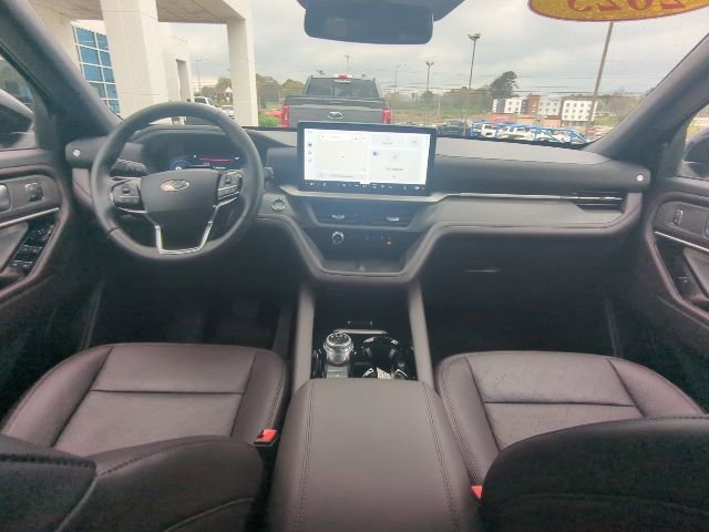 Used 2025 Ford Explorer Platinum RWD image 16