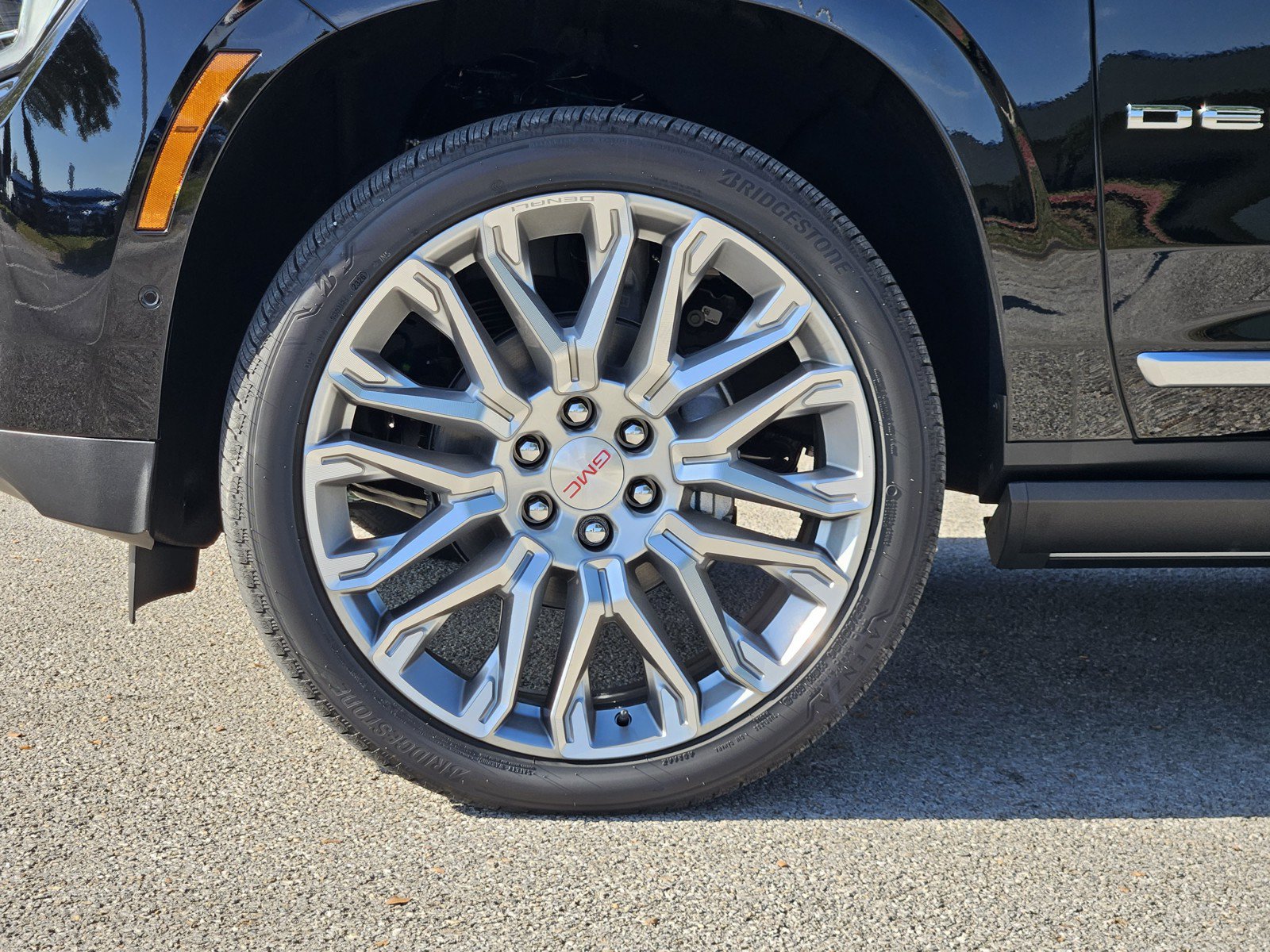 New 2026 GMC Yukon XL Denali w/ Denali Reserve Package AWD/4WD image 7