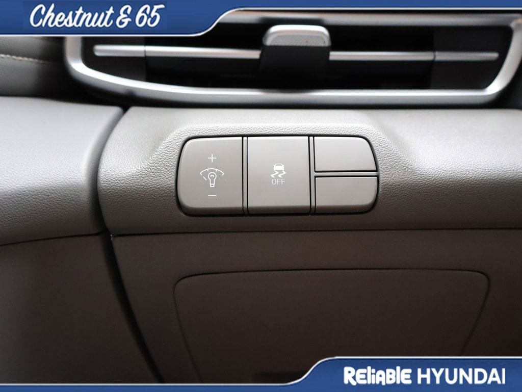 Certified 2025 Hyundai Elantra Sport w/ Cargo Package FWD image 31