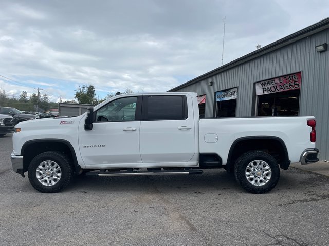 Used 2023 Chevrolet Silverado 2500 LT w/ Convenience Package image 4