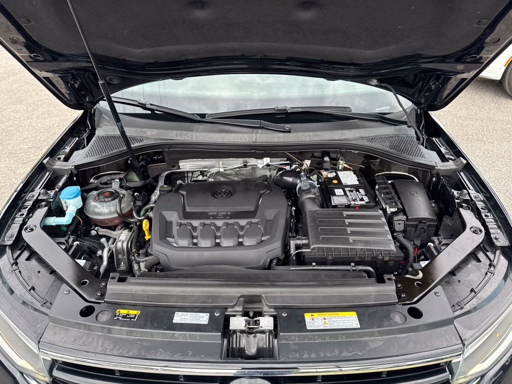 Certified 2024 Volkswagen Tiguan SE R-Line FWD image 8