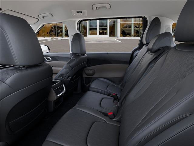 Used 2026 Kia Carnival EX image 18