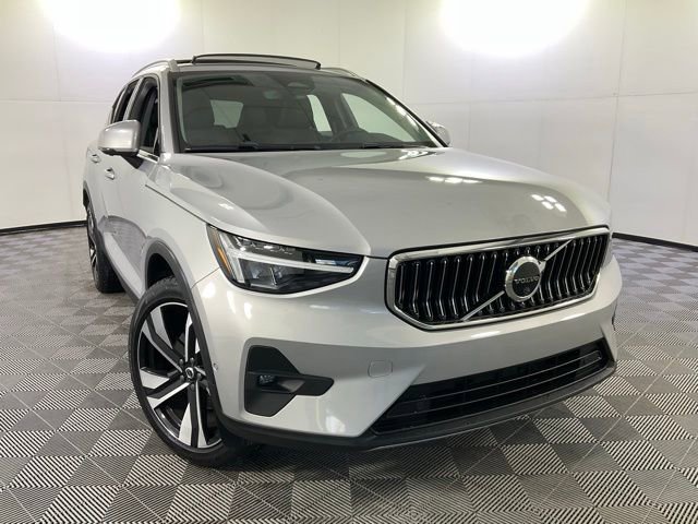 Certified 2023 Volvo XC40 B5 Plus w/ Climate Package image 42