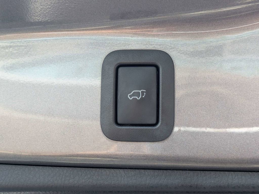 Used 2017 Toyota Highlander Limited AWD/4WD image 14