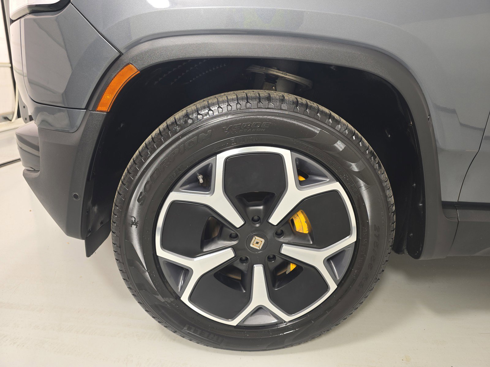 Used 2023 Rivian R1S Launch Edition AWD/4WD image 9