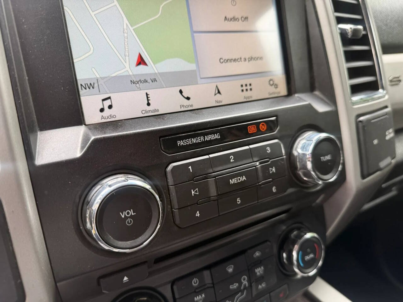 Used 2018 Ford F350 Lariat w/ Lariat Value Package AWD/4WD image 16