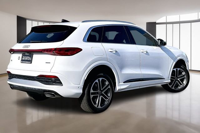 Used 2025 Audi Q5 Premium w/ Convenience Package image 5
