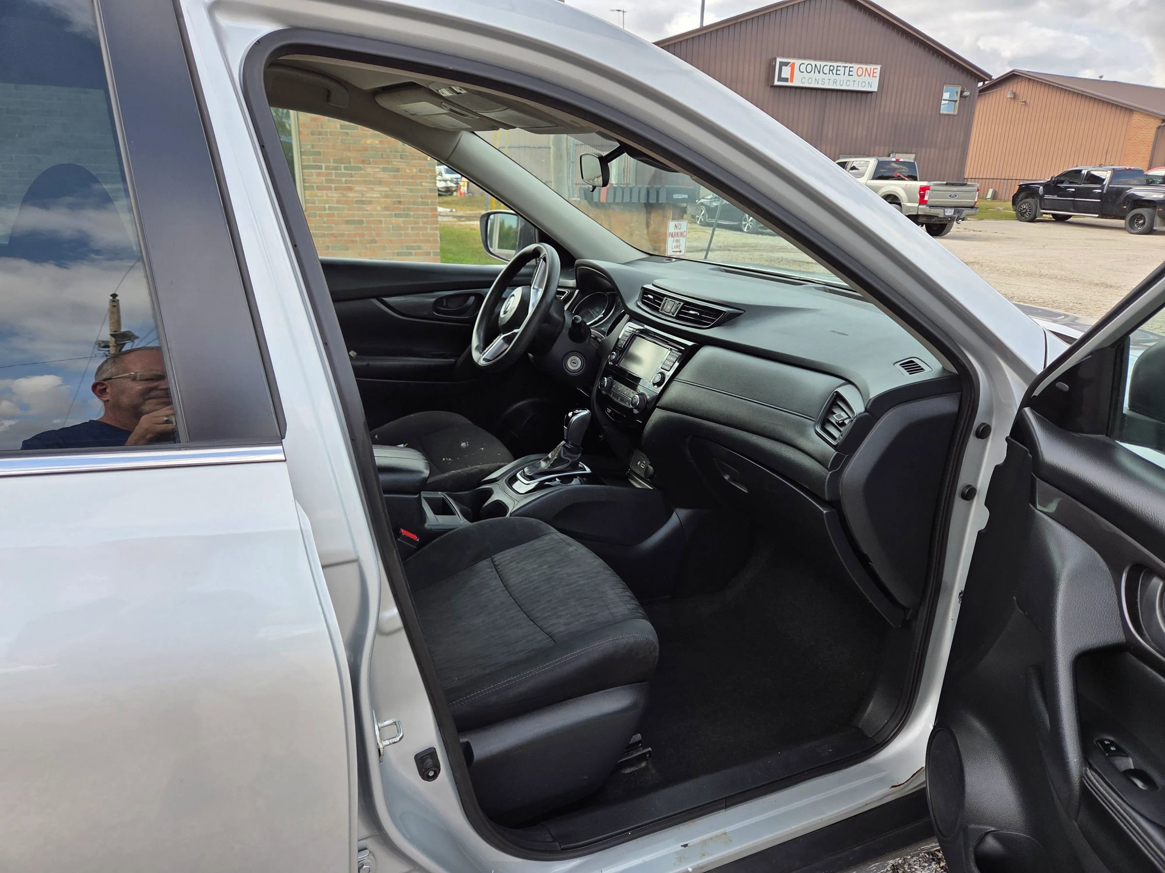 Used 2019 Nissan Rogue S FWD image 20