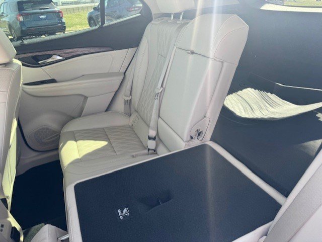 Used 2023 Buick Envision Avenir AWD/4WD image 31