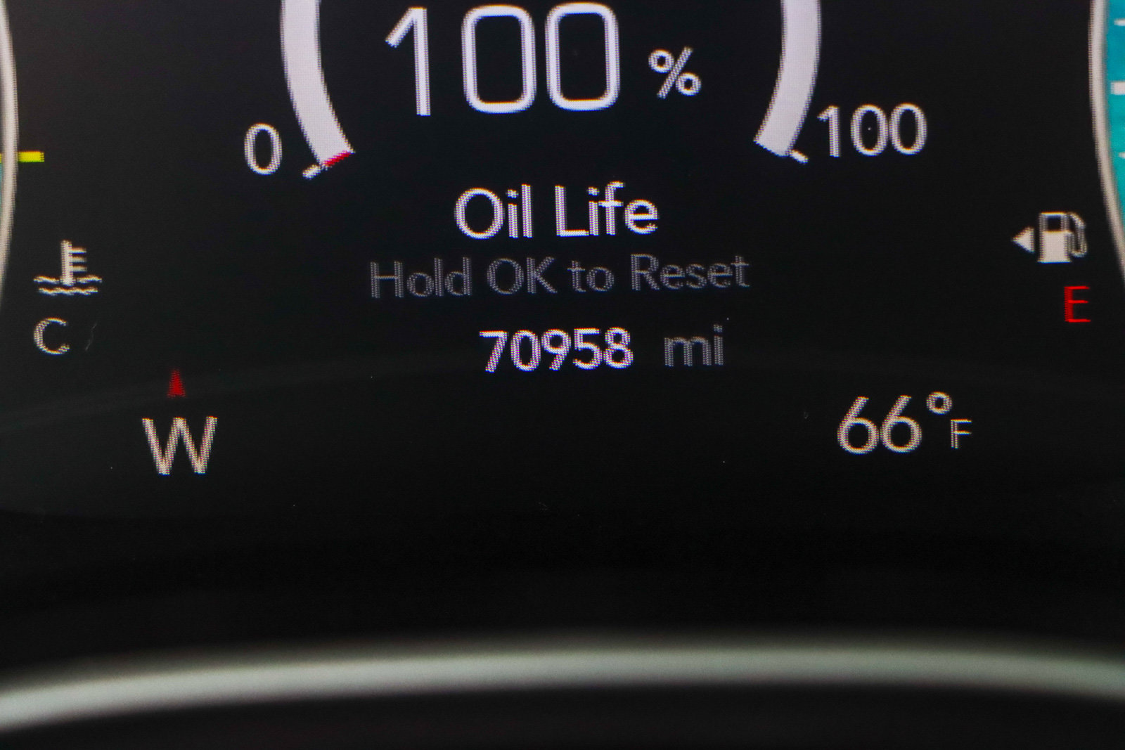 Used 2023 Chrysler Pacifica Touring-L FWD image 16
