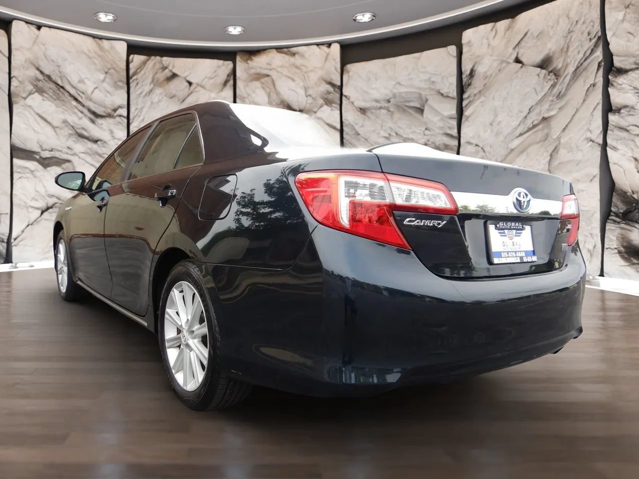 Used 2012 Toyota Camry XLE w/ Leather Pkg FWD image 9