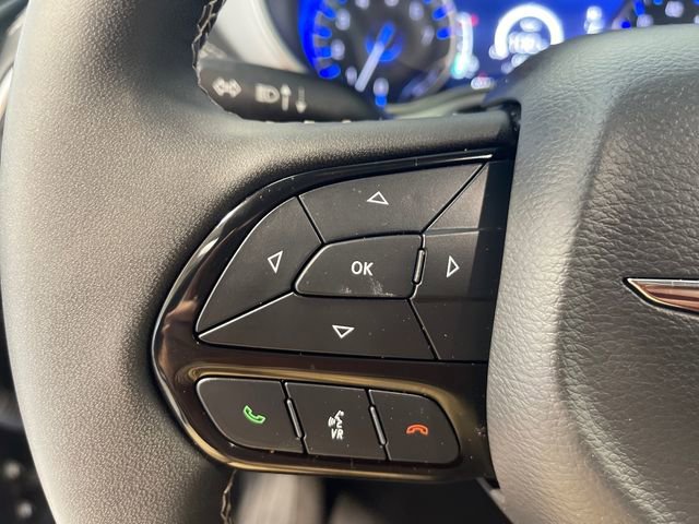 Used 2025 Chrysler Pacifica Limited FWD image 7