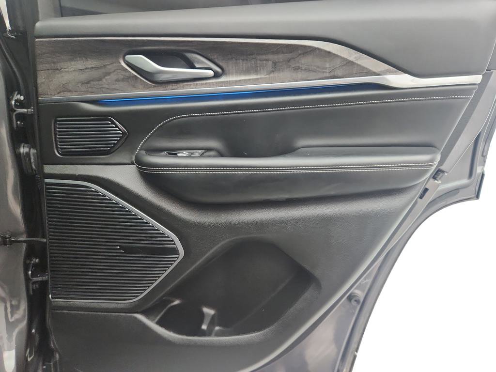 Used 2023 Jeep Grand Cherokee Overland image 28