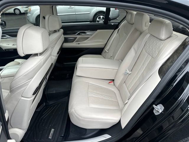 Used 2018 BMW 750i xDrive image 30