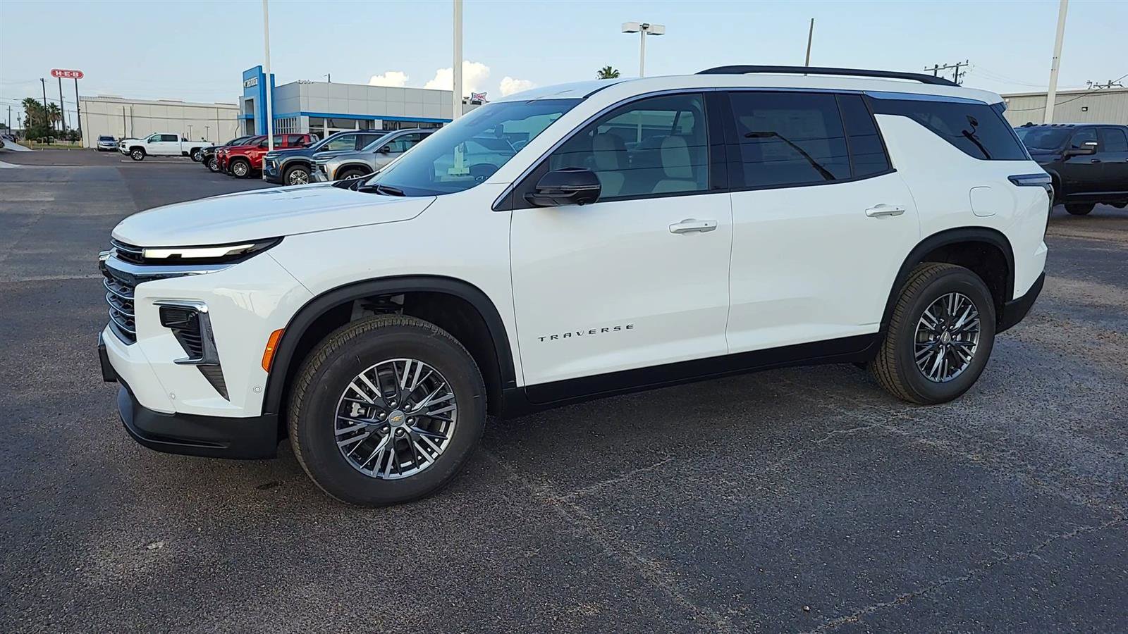 New 2025 Chevrolet Traverse LT w/ Enhanced Driving Package image 4