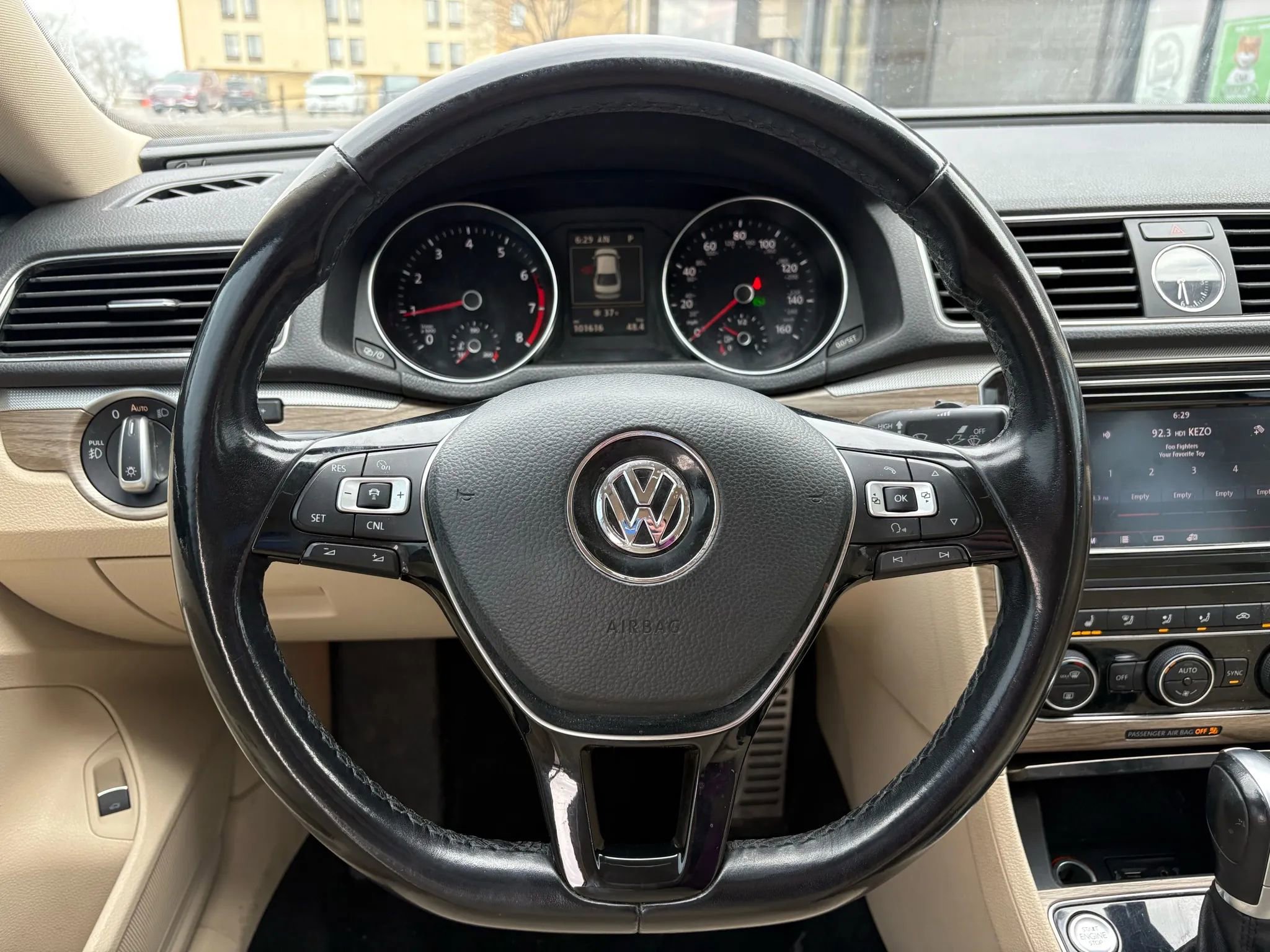 Used 2017 Volkswagen Passat 1.8T SEL Premium image 13