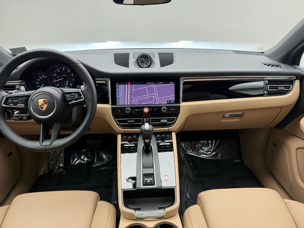 Used 2025 Porsche Macan image 27