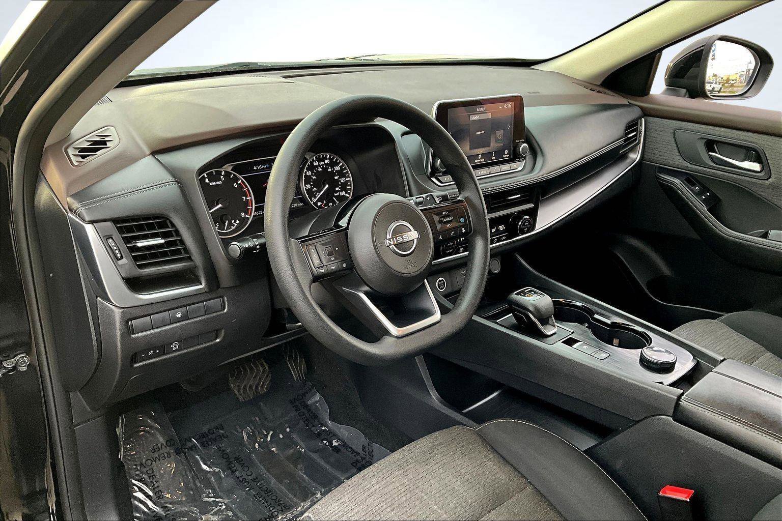 Used 2023 Nissan Rogue SV image 14