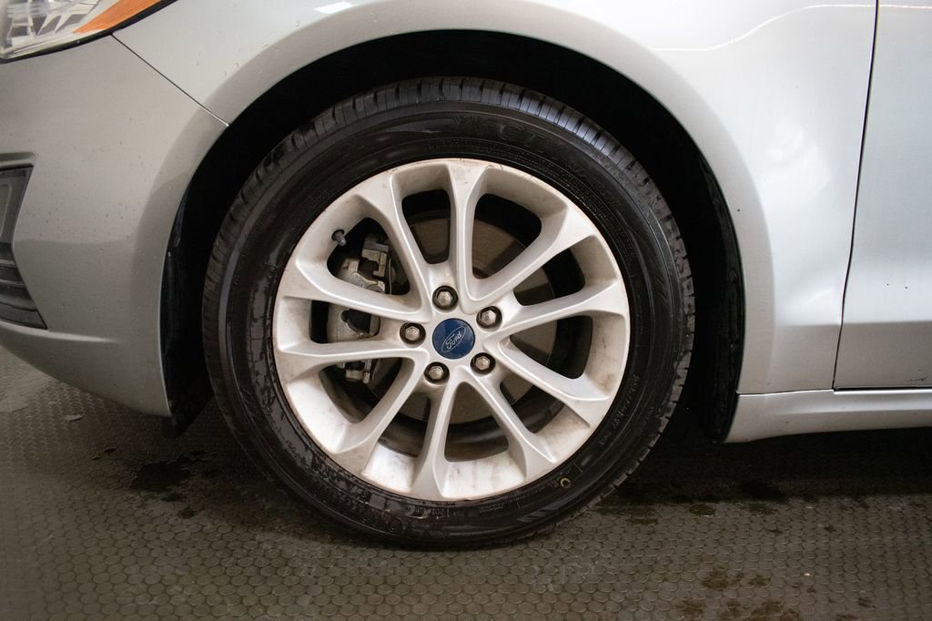 Used 2020 Ford Fusion SE FWD image 9