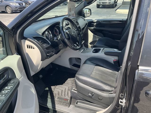 Used 2017 Dodge Grand Caravan SXT FWD image 8