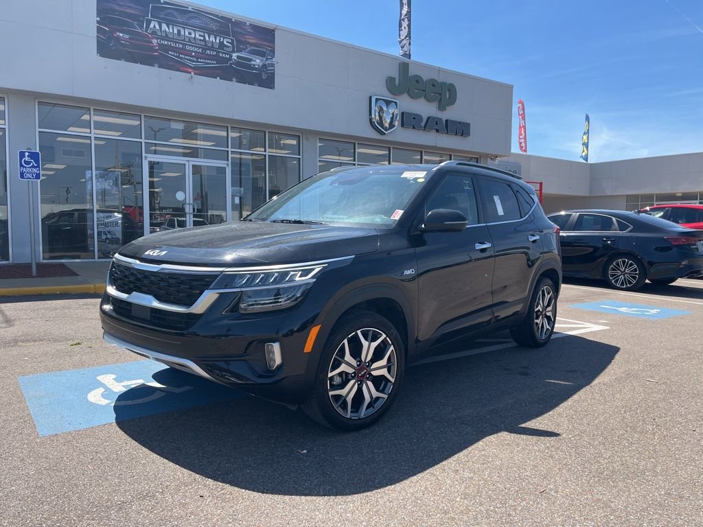 Used 2023 Kia Seltos SX w/ SX Sunroof Package AWD/4WD image 2