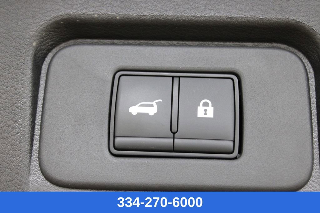 Certified 2025 Nissan Rogue SV image 28