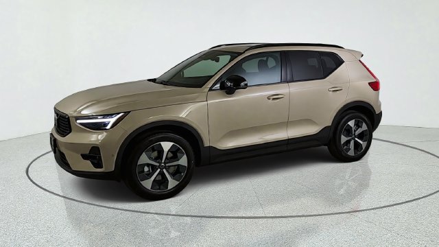 New 2026 Volvo XC40 B5 Plus w/ Protection Package Premier AWD/4WD image 3