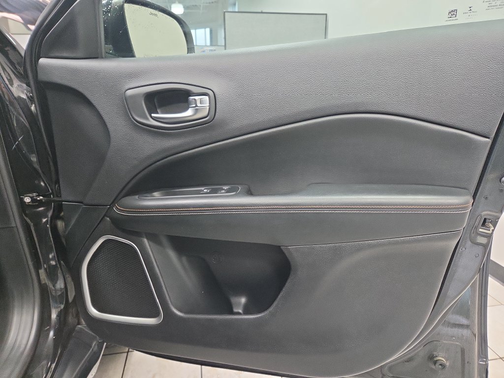 Used 2018 Jeep Compass Latitude AWD/4WD image 23