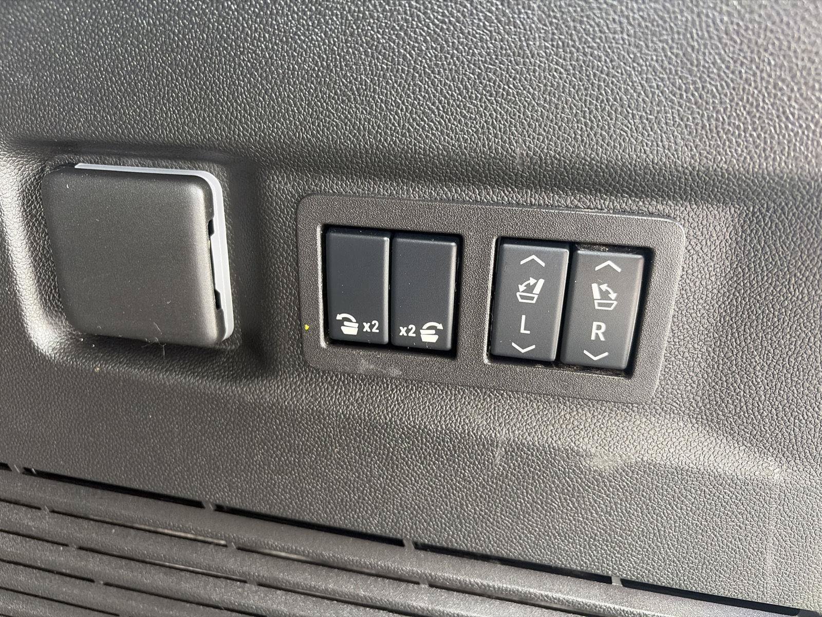 Used 2024 Chevrolet Tahoe Premier AWD/4WD image 5