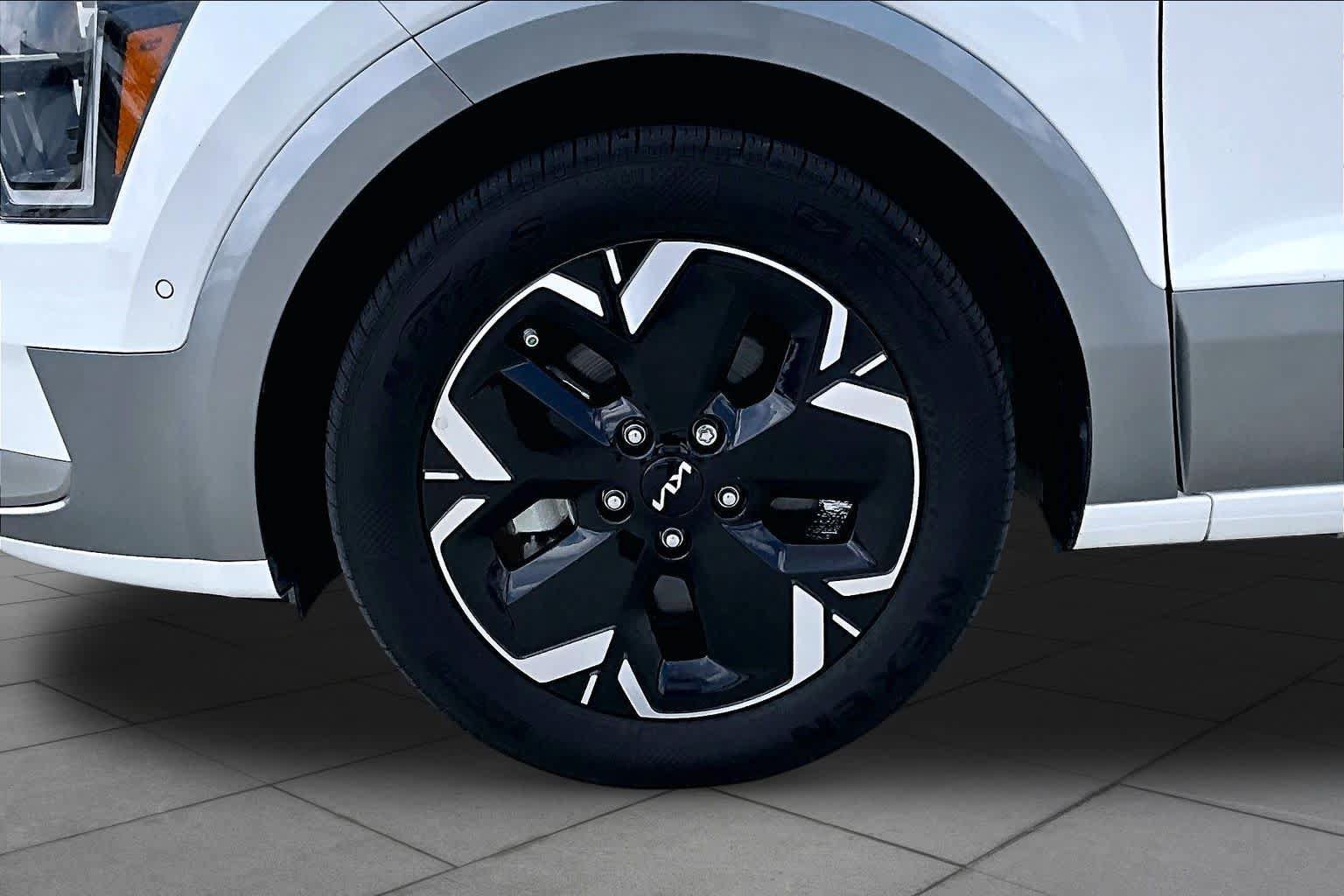 Certified 2023 Kia Niro Wave FWD image 9