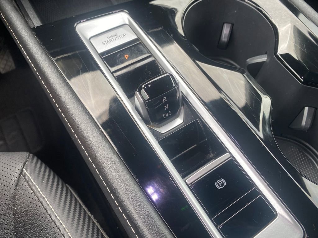 Used 2024 Volkswagen Atlas Cross Sport SE image 17