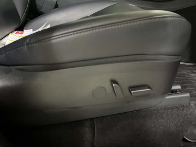 Used 2022 Tesla Model Y Long Range image 36