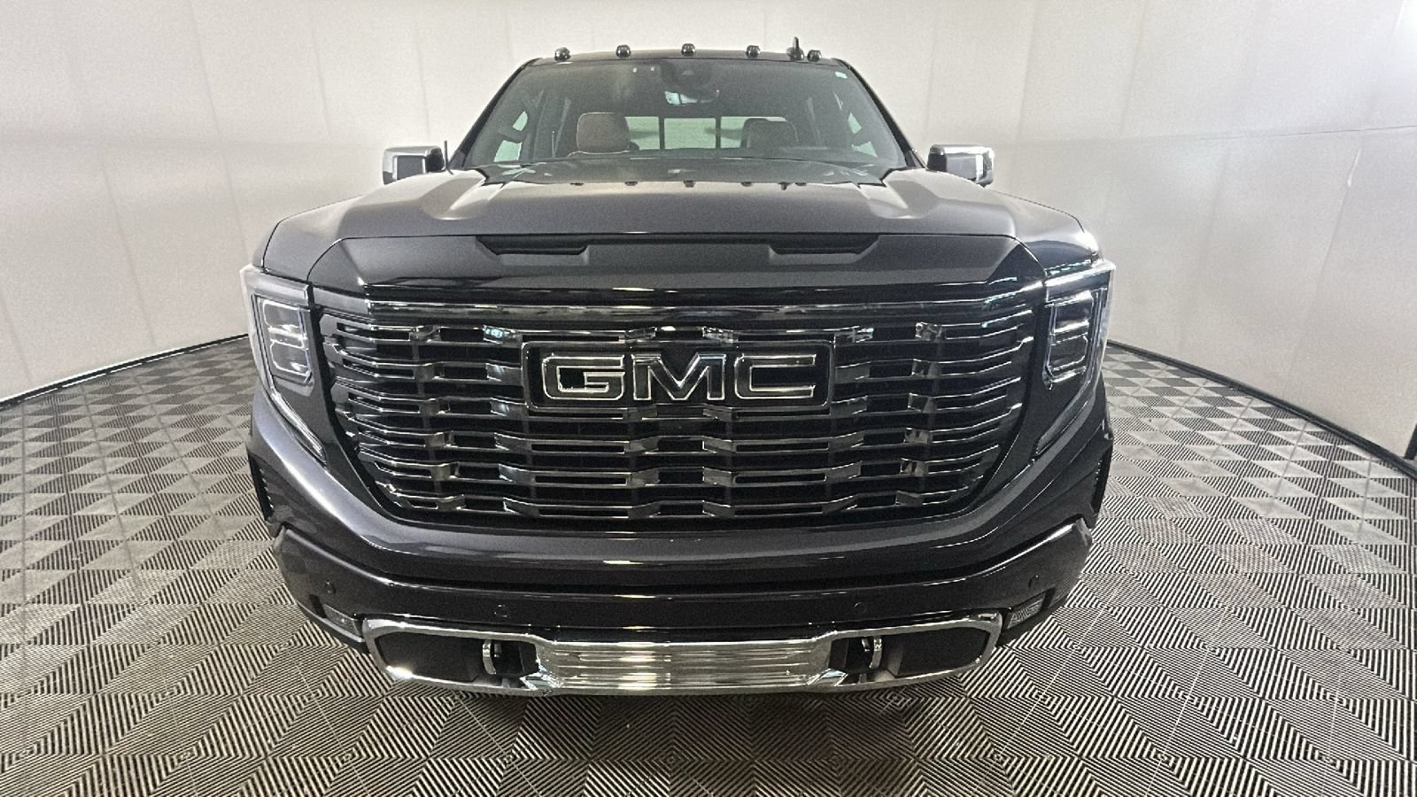 Used 2025 GMC Sierra 1500 Denali Ultimate AWD/4WD image 9