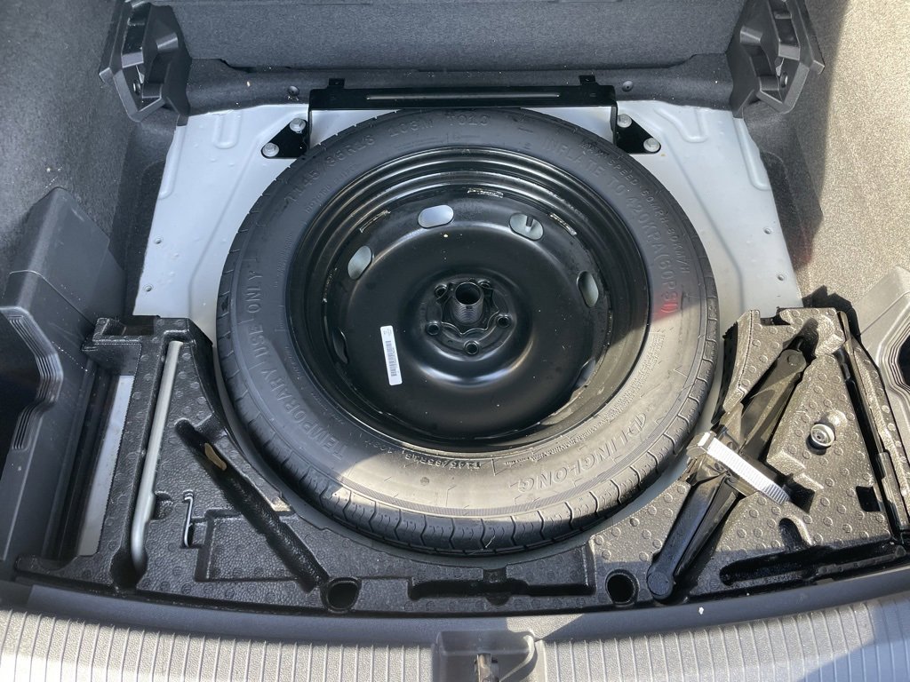 Used 2024 Volkswagen Tiguan Wolfsburg Edition image 34