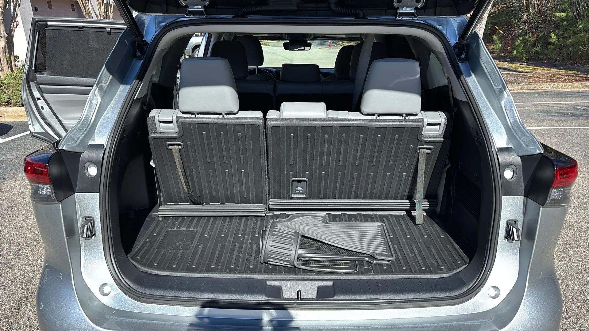 Used 2023 Toyota Highlander XLE image 32