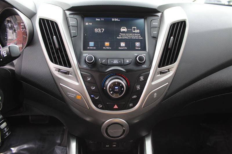 Used 2017 Hyundai Veloster FWD image 17
